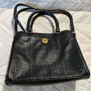 NEW TOMMY HILFIGER CROSSBODY/SHOULDER &  WRISTLET BAG COLOR BLACK